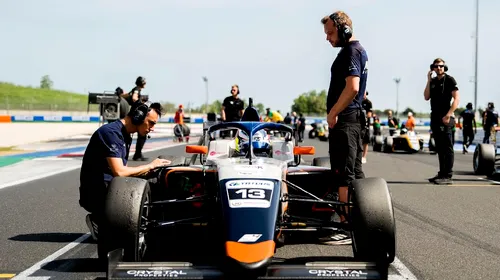El e românul care a impresionat în prima competiție de marcă din Formula 4! „Lecțiile lui Kimi Antonelli mi-au fost de mare folos”. SPECIAL