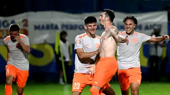 Jucătorii Metaloglobusului, în culmea fericirii după promovare! Junior Morais, cu gândul la SuperLiga: ”De când am venit, am simțit că putem urca în Liga 1. Am semnat că mi se prelungește automat contractul dacă reușim.” George Gavrilaș, mesaj pentru viitoarele adversare