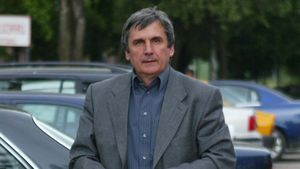 "Și eu am avut probleme cu "Țigareta II", îmi pare rău de ce i se întâmpla acum lui Lică!"