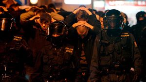 VIDEO O noapte și o zi de groază la Paris:** 100 de croați arestați înainte de PSG-Dinamo Zagreb! Detaliul care arată că au venit chitiți pe scandal: