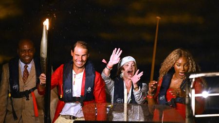 Nu doar Nadia Comăneci a atras toate privirile la ceremonia de deschidere a Jocurilor Olimpice din Paris. Cum a arătat Celine Dion, celebra cântăreață care la 56 de ani suferă de o boală incurabilă, în primul concert după 2 ani