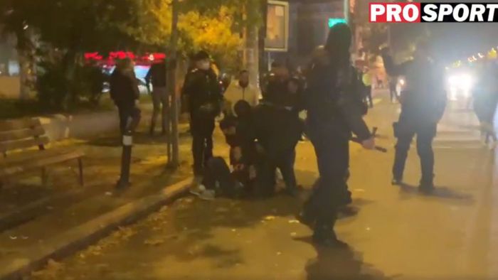Scandal imens înaintea derby-ului Dinamo - Rapid! Ultrașii „câinilor”, puși la pământ în fața stadionului. Au fost și fani reținuți | VIDEO EXCLUSIV