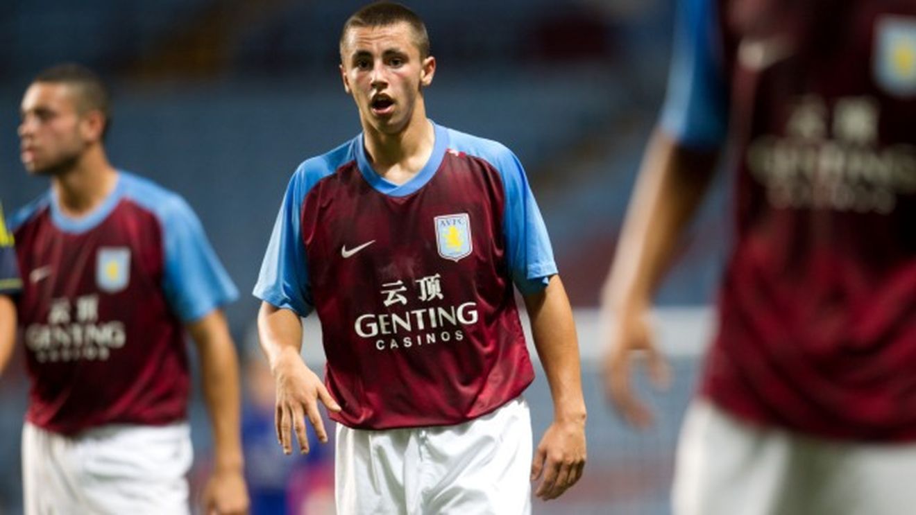 Se poate spune că a avut o zi proastă :) Un fotbalist englez a retrogradat cu două echipe în 24 de ore