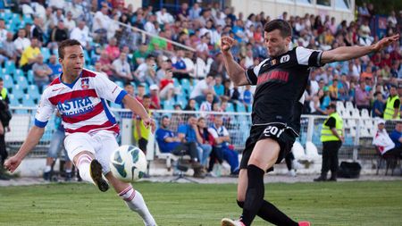 Colegii au crezut că și-a pierdut mințile când a făcut asta în fața lui Ganea! FOTO - Cel mai stupid gest al startului de sezon s-a produs la Galați 