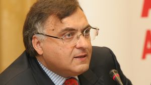 Probleme pentru Dan Adamescu. Procurorii DNA au efectuat percheziții la finanțatorul Oțelului Galați, în dosarul judecătorilor arestați pentru corupție