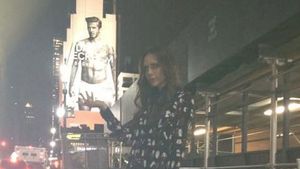 FOTO** Victoria Beckham, poza "indecentă" cu soțul ei pe un bulevard din New York :)