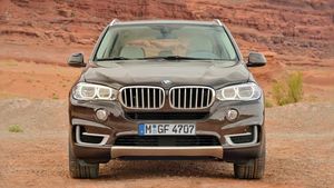FOTO Atenție, fotbaliști! S-a lansat noul BMW X5, iar în noiembrie vine în România