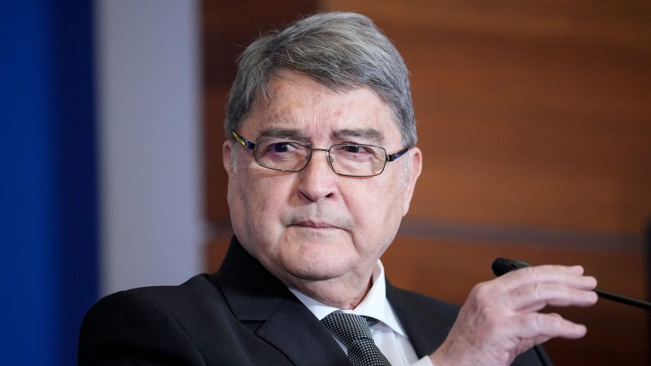 Ministrul de Externe al Ungariei l-a sunat personal pe Emil Hurezeanu, după ce fanii lui CFR au fost bătuți de cei ai lui U Cluj! Reacție dură a maghiarilor şi după bannerul afişat de ultraşii Stelei: „Vor face totul pentru a-i pedepsi pe vinovați”