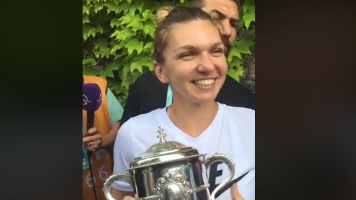 Unde a fost surprinsă Halep imediat după ce a câștigat finala de la Roland Garros! A făcut o baie de mulțime cu fanii români | VIDEO