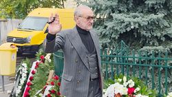 VIDEO Gigi Becali și-a făcut apariția la înmormântarea lui Viorel Păunescu și a dat nas în nas cu George Copos, fostul său mare rival