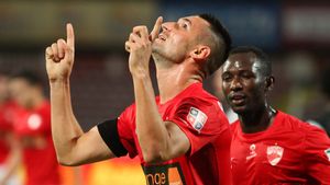 Nici Asanovic, nici Nedelcearu! Cine a devenit al treilea stoper al lui Dinamo, după Grigore și Durimel