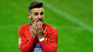 Gigi Becali și-a pierdut răbdarea! Răzvan Oaidă, umilit în FCSB - Gaz Metan! A fost scos după 36 de minute