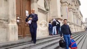 Football Leaks de România! FOTO | Talpan a adus geamantane de documente la o nouă înfățișare în procesul cu FCSB
