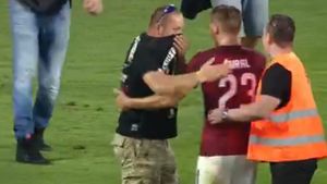 Sparta Praga, OUT din Europa League. Stanciu&Co au fost eliminați dramatic, după un penalty dictat de Sebastian Colțescu. VIDEO | Ultrașii au invadat terenul și le-au cerut socoteală jucătorilor