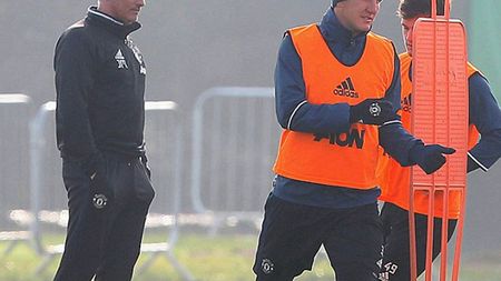 Mourinho s-a declarat "învins". Vremuri de criză, măsuri de criză: Schweinsteiger, înapoi la antrenamentele lui United