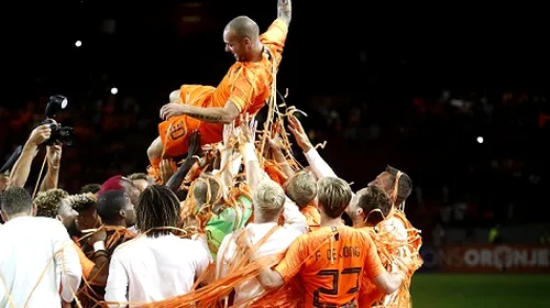 Atât de mult își respectă olandezii legendele! Seară magică pentru unul dintre cei mai mari: Sneijder s-a despărțit de „portocala mecanică” după 15 ani, 134 de meciuri și 31 de goluri. FOTO