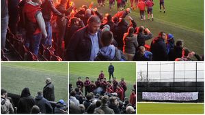 FOTO | Miting în Gruia. Fanii au cerut explicații conducerii și i-au rugat pe jucători să nu plece. Mureșan: "CFR-ul nu moare!"