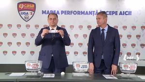 A fost stabilit programul play-off-ului și play-out-ului din Liga 2. Dinamo și Steaua încep acasă și au meciurile directe în etapele 4 și 9. Poli Timișoara începe cu o deplasare de foc, la Baia Mare