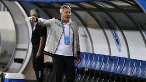 După două amânări, Craiova – Botoşani ar trebui să se dispute mâine seară. Bergodi, despre duelul cu Croitoru: „Îl simpatizez, cunoaşte fotbal”