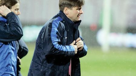 „Fiți caractere!"**