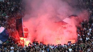 Lăcătuș nu se teme de "INFERNUL" de pe San Paolo:** "Vreau să fie stadionul PLIN!"