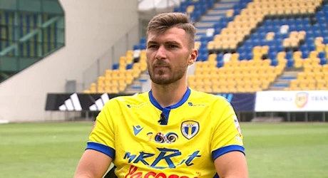 Transferat acum de Petrolul, atacantul a fost retras şi s-a dus la muncă în Olanda: “La cules de flori. Începi să apreciezi fotbalul”