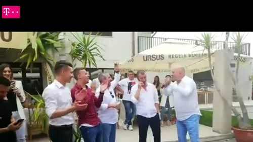 Imagini reprobabile de la petrecerea Craiovei. Ce au făcut jucătorii și patronul oltenilor: „Să-i dăm la …. lui Steaua”. FOTO & VIDEO cu momentul