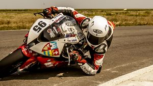 Victorie și nou record de circuit pentru Robi Mureșan la C.N. de motociclism viteză. Arădeanul a terminat la peste 11 secunde în fața lui Cătălin Cazacu
