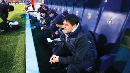 "Lăcătuș nu va mai sta pe bancă"!** Vezi de ce!