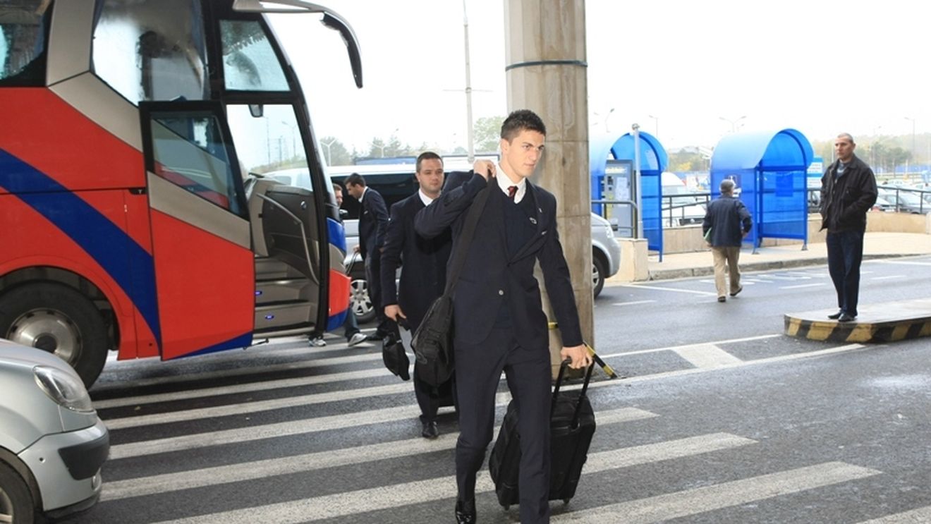Becali nu a mai plecat în Italia: "Am treabă!"** Doi dinamoviști o susțin pe Steaua la Napoli!