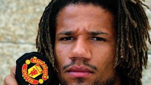 INCREDIBIL Nu l-a vrut Craiova gratis, l-a luat Manchester pe 9 mil â‚¬!