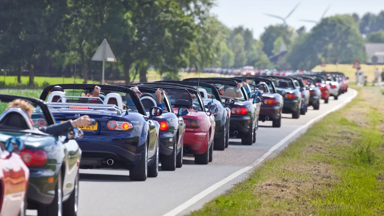 Mazda MX-5 a stabilit un nou record mondial