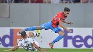 Din filme. "Coman îi va rupe genunchii lui Ramos! O să-i înnebunească pe ăia".  Becali continuă să-i facă reclamă viitorului său "tun" de milioane