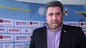 Alexandru Dedu, cerere halucinantă! Ar vrea să citească înainte discursul pregătit de fostele glorii din handbal la alegeri. „Niște boșorogi vor să participe" + Delegație de 10 persoane, ar lua cuvântul Cornel Oțelea și Vasile Stângă