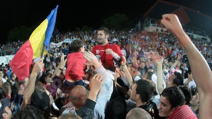 FOTO** Gălățenii au declanșat FIESTA la finalul meciului cu Poli! Șampanie, lacrimi și imnul Ligii Campionilor