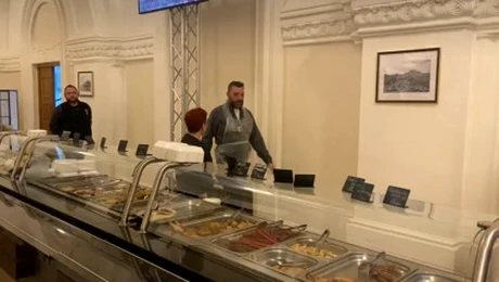 Ce prețuri sunt la restaurantul din Parlament, închis de Piedone. Cât costă un MIC sau un șnițel de pui și cartofi prăjiți