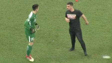 Cum a provocat Andrei Vlad momentul care se putea transforma într-un incident reprobabil. Pintilii: "I-am zis că nu are dreptul să facă asta atunci când jucăm în deplasare și sunt 30.000 de oameni în spatele lui"