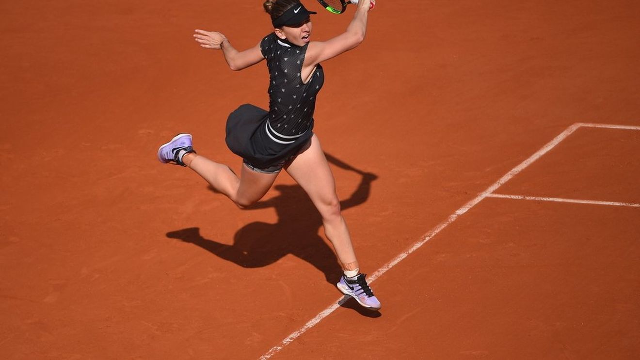 EXCLUSIV | Legendarul Manolo Santana a privit din primul rând șocul zilei la Roland Garros 2019, Simona Halep - Amanda Anisimova. "Îmi pare rău". Corespondență de la Paris