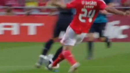 VIDEO Van Persie e BLESTEMAT!** VEZI tackling-ul care îl va scoate iar din circuit