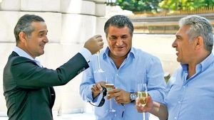 Războiul impresarilor îl lasă rece pe Gigi Becali! Prima reacție a patronului FCSB, după ce frații Victor și Giovanni Becali au pus mâna pe Ianis Stoica. „Nu l-am pus eu să semneze cu ei!” | EXCLUSIV