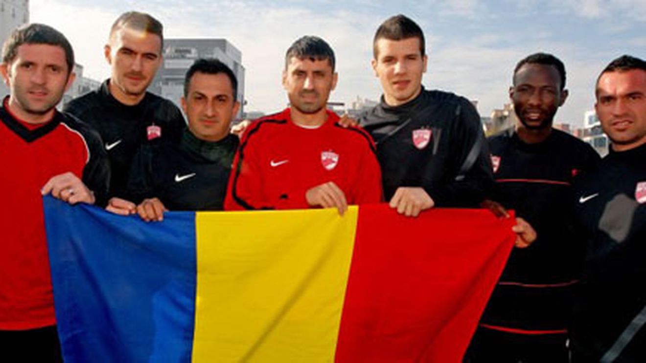 FOTO Inițiativă unică în Liga I!** Dinamoviștii au fost singurii care au "serbat" Ziua Națională: "La mulți ani românilor"