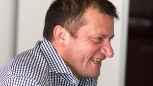 Steliștii, luați la mișto:** "Vor să fie pe primul loc de Paște? În ce an?!"