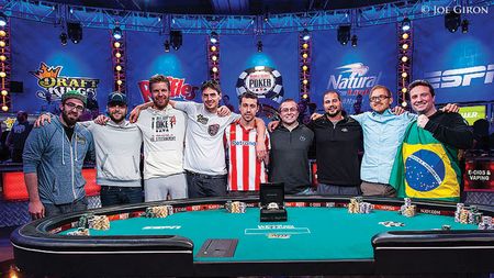Sportul care naște milionari peste noapte. Au început aproape 7.000, au rămas 9. Finala WSOP 2014: Câștigătorul pleacă acasă cu 10 milioane de dolari