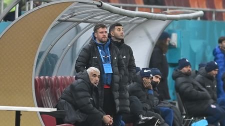 Ce i-a spus Leo Strizu lui Mihai Pintilii în față, după ce a văzut cum se poartă Meme Stoica: „Nu mai lăsa capul jos și ia-ți un pic de curaj să ai tupeu!”. Cine sunt singurii antrenori cu „fir direct” la Gigi Becali | VIDEO EXCLUSIV