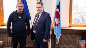 Un nou pas spre fuziunea dintre Farul și Viitorul! Gică Hagi s-a întâlnit cu președintele Consiliului Județean Constanța. Mihai Lupu: ”Susțin ideea de formare a unei singure echipe de fotbal.” ”Scopul final” al proiectului