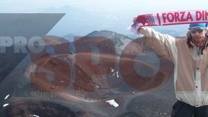 "Câinii", la înălțime!** "Am dus fularul lui Dinamo și pe Etna!"