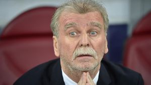 Fabulos! Dezvăluirea lui Dinu Gheorghe: „Am fost magazioner la spitalul de nebuni” + Cum a împărțit locuința cu șeful Securității | VIDEO EXCLUSIV