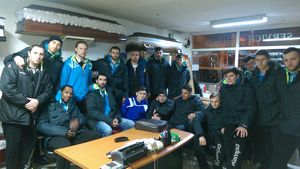 Umor negru de Moldova: "Bacăul nu moare!". Handbaliștii de la Știința s-au fotografiat printre sicrie