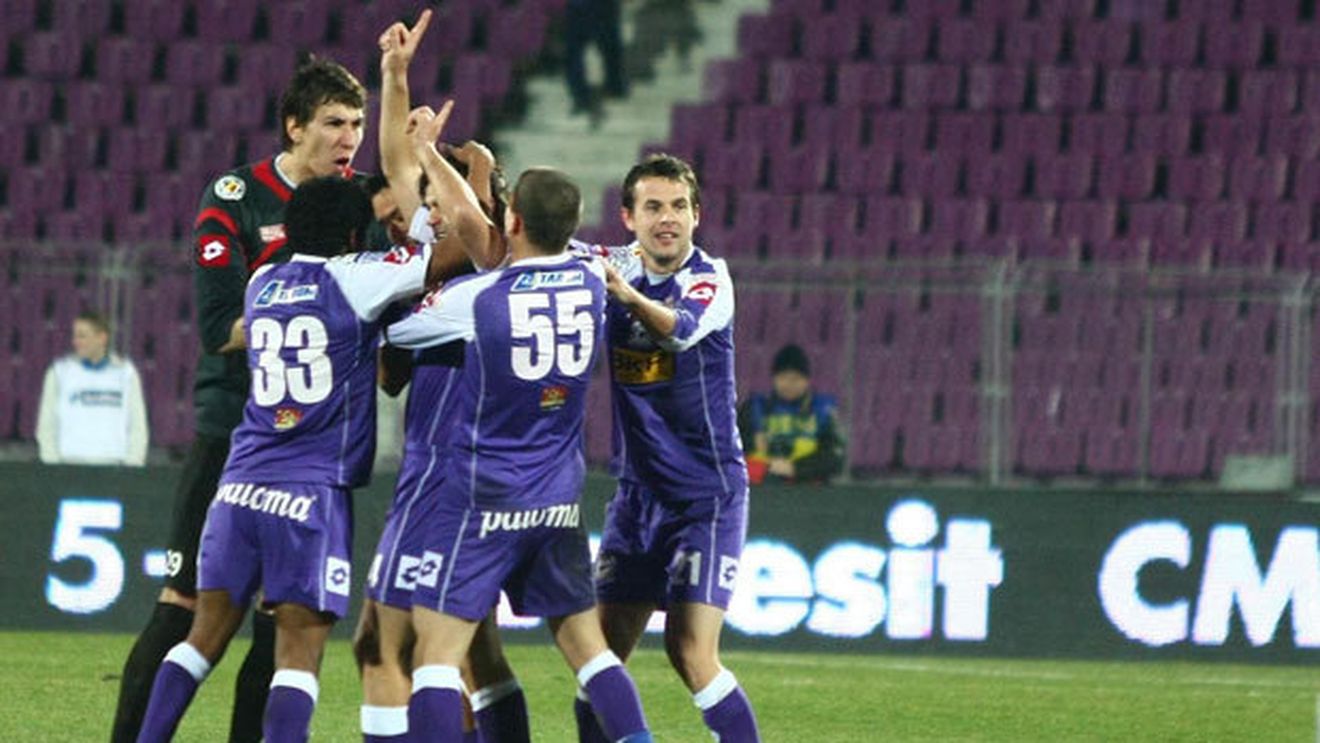 După ce l-a luat pe Alex Curtean, Dinamo mai vrea un mijlocaș de la Timișoara: "Discutăm pentru oricine!"