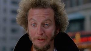 Salah, noul Cristiano Ronaldo. Egiptenii i-au făcut statuie. | FOTO | Fanii o compară cu actorul Marv din filmul "Singur acasă" :-) Cum arată opera de artă 